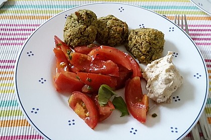 Falafel-Wrap mit Dattel-Schmand-Dip 5