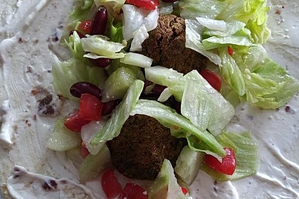 Falafel-Wrap mit Dattel-Schmand-Dip 7