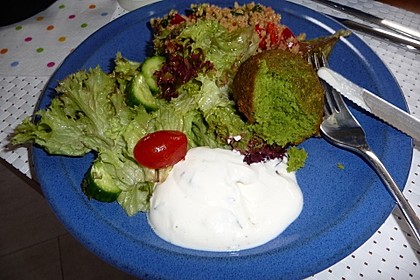Falafel-Wrap mit Dattel-Schmand-Dip 4