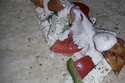 Falafel-Wrap mit Dattel-Schmand-Dip 10