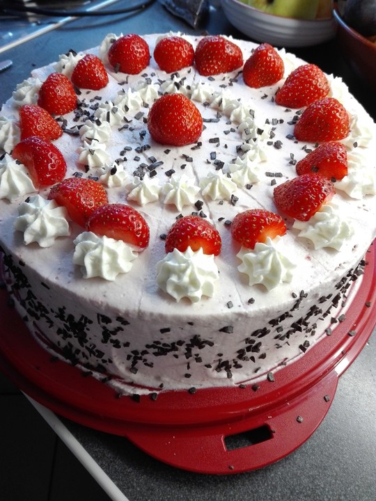 Erdbeer-Sahne-Torte von holunderbluete67 | Chefkoch.de Erdbeer-Sahne-Torte von holunderbluete67 | Chefkoch.de