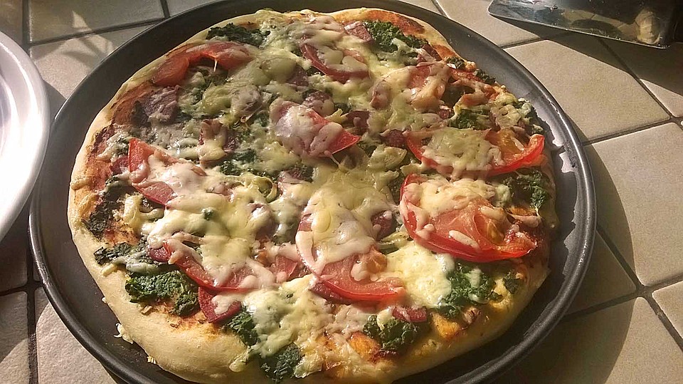 Pizza alla Mama mit Sucuk und Spinat | Chefkoch.de