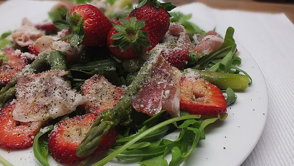 Spargelsalat mit Erdbeeren und Balsamico-Vinaigrette von Drachenperlen ...