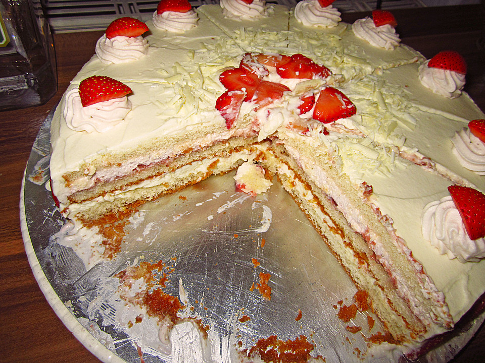 Weiße Schoko-Erdbeer-Torte von kuchenlena24 | Chefkoch.de