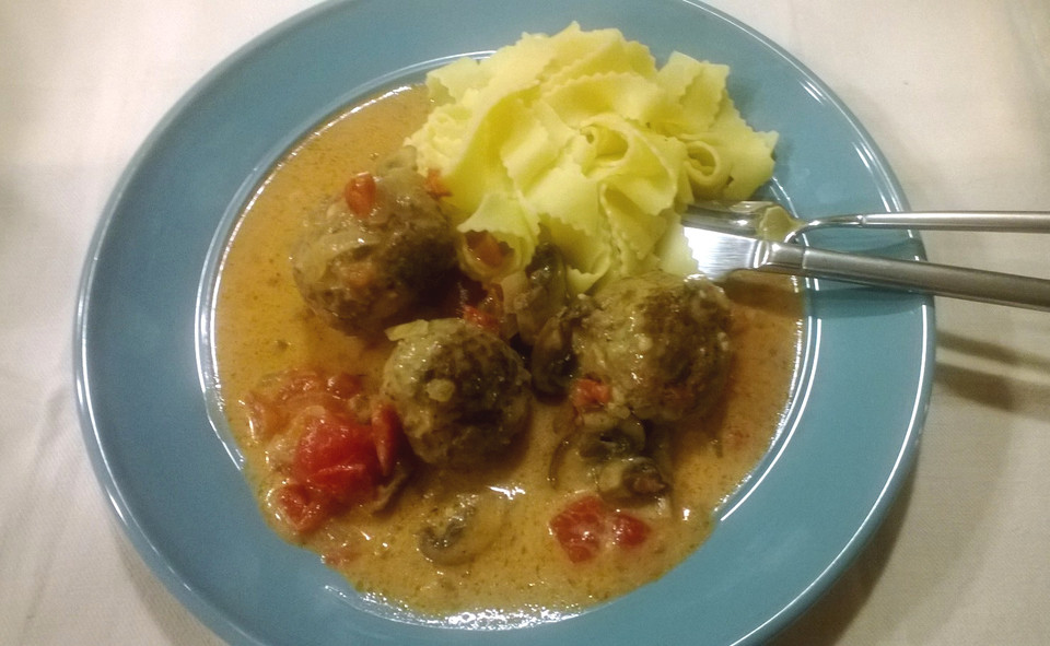 Geschmorte Kräuter-Hackbällchen mit Champignons von Köchin_Moni ...
