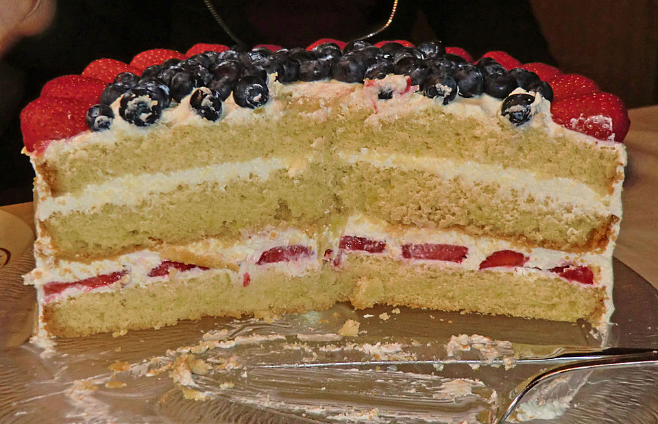 Zitronencreme-Torte mit Beeren von Sgadi | Chefkoch.de