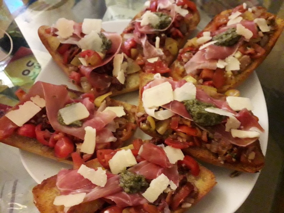 Bruschetta mit getrockneten Tomaten, Parmesan und Rucola von Methu ...