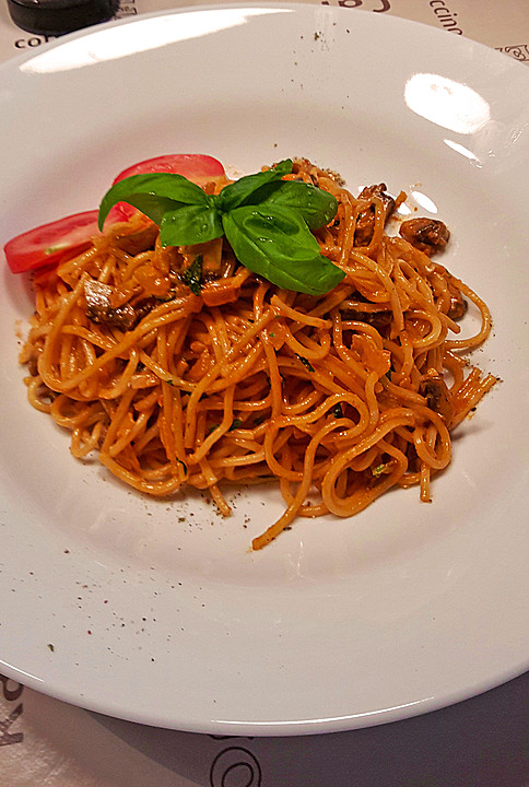 Spaghetti mit Champignon-Sahnesauce von Cookieleni | Chefkoch.de