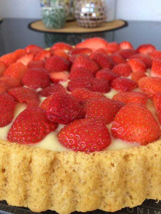 Veganer Erdbeerkuchen mit Vanillepudding und Biskuitboden von eveofeden ...