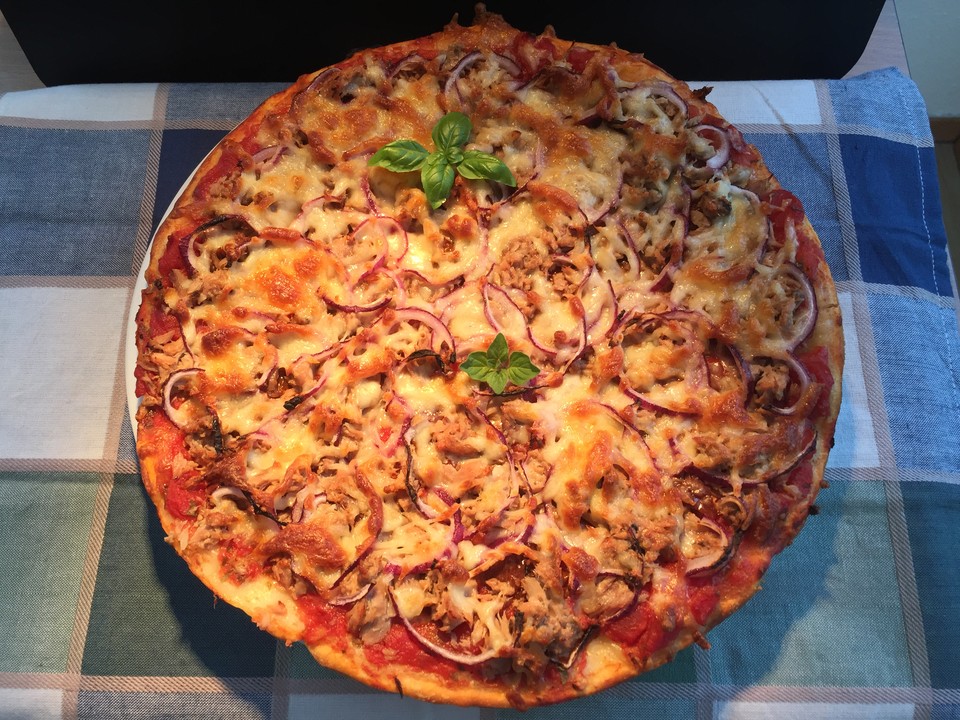 Thunfisch-Zwiebel-Pizza von Melady | Chefkoch.de