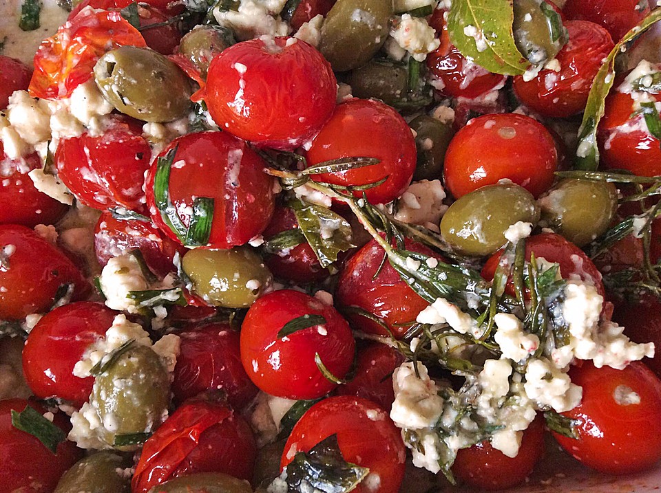 Gegrillte, marinierte Tomaten und Oliven mit Schafskäse von Schmoll ...
