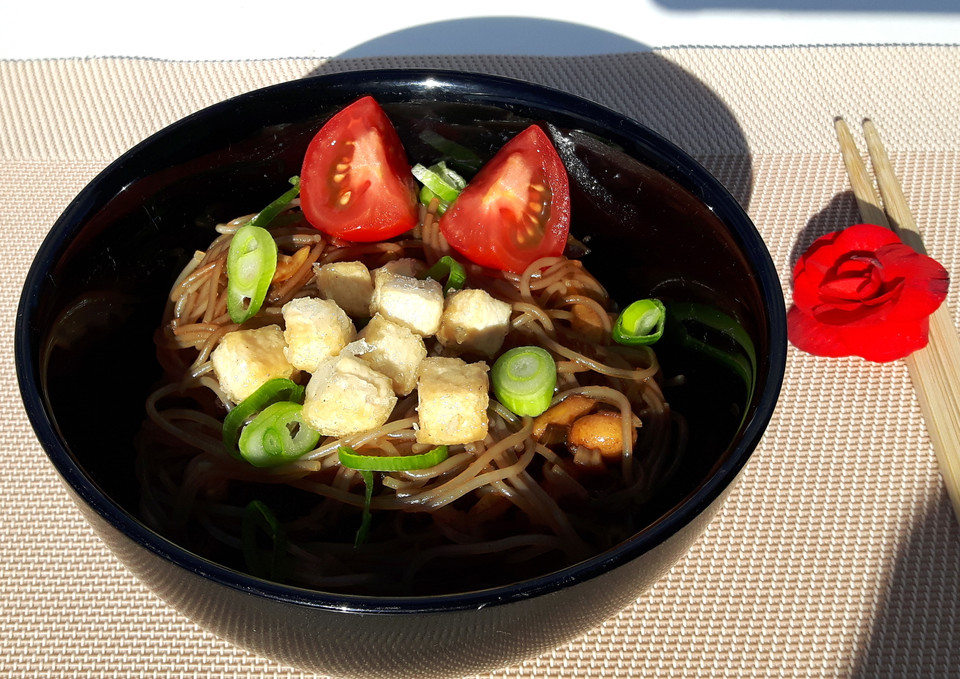 Glasnudelsalat mit Tofu und Erdnüssen von popia | Chefkoch.de