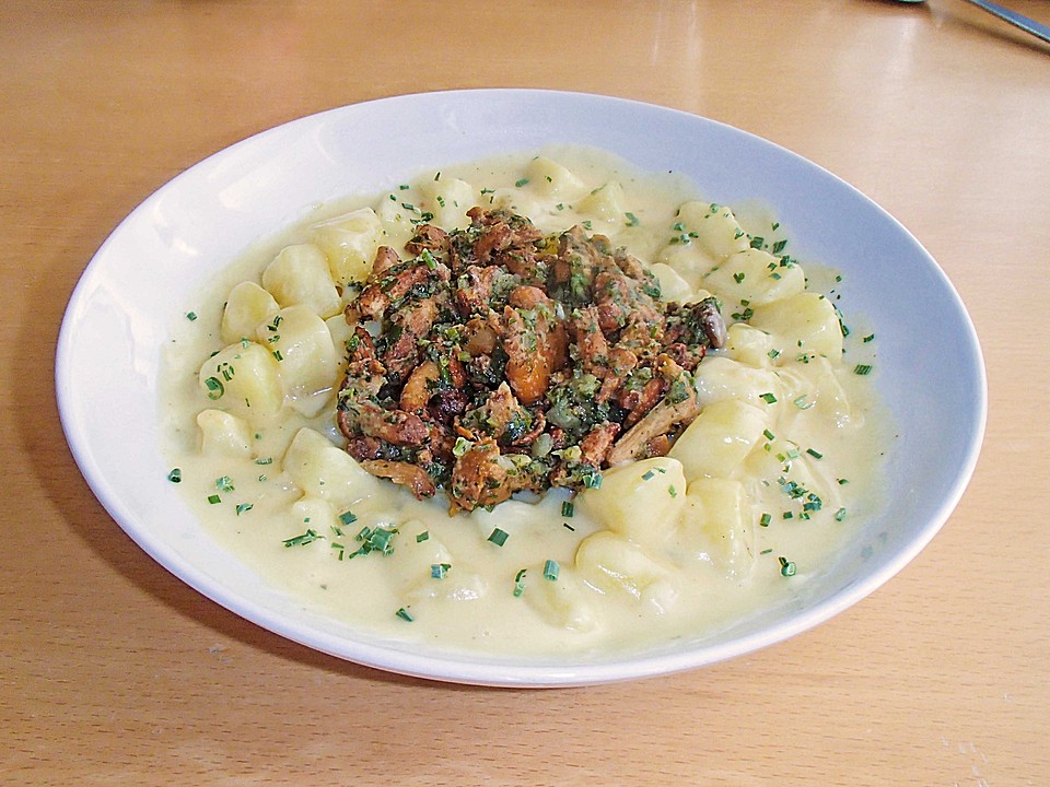 Kräuter-Pfifferlinge mit Bechamel-Kartoffeln von cschoenbrodt | Chefkoch.de