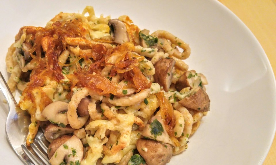 Champignon-Kräuter-Spätzle mit Honig-Röstzwiebeln von cschoenbrodt ...