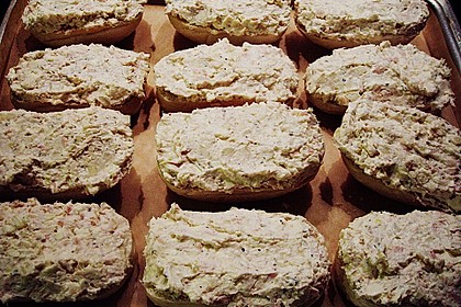 Pikante Partybrötchen mit Creme fraiche 30