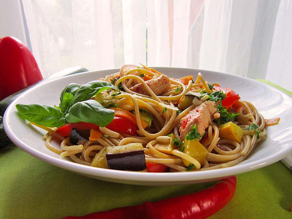 Gemüse-Pasta mit Hähnchenfilet von trekneb | Chefkoch.de