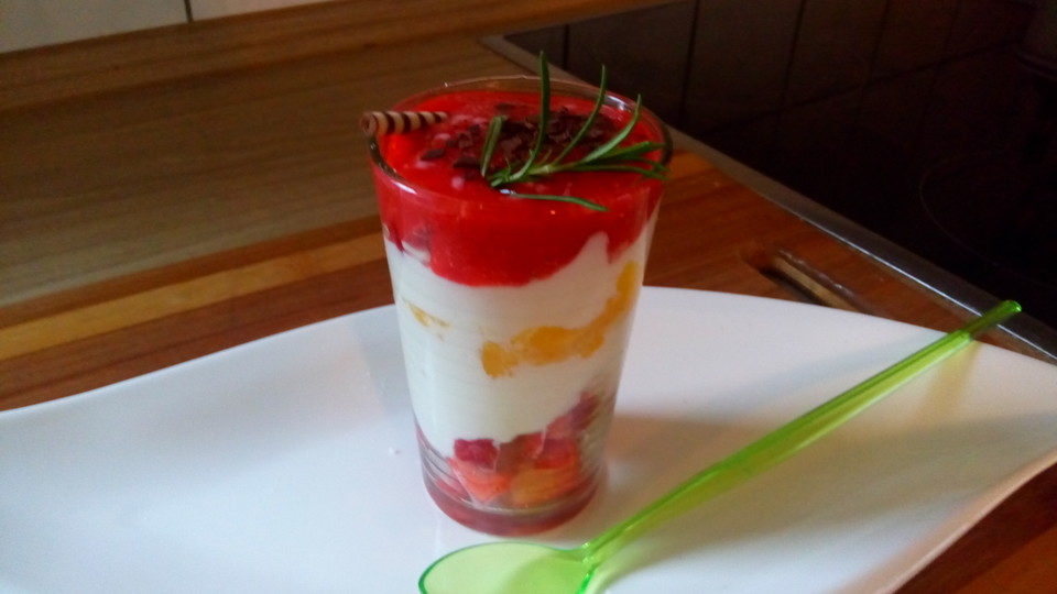 Leichtes Erdbeer-Mango Dessert von Engcor | Chefkoch.de