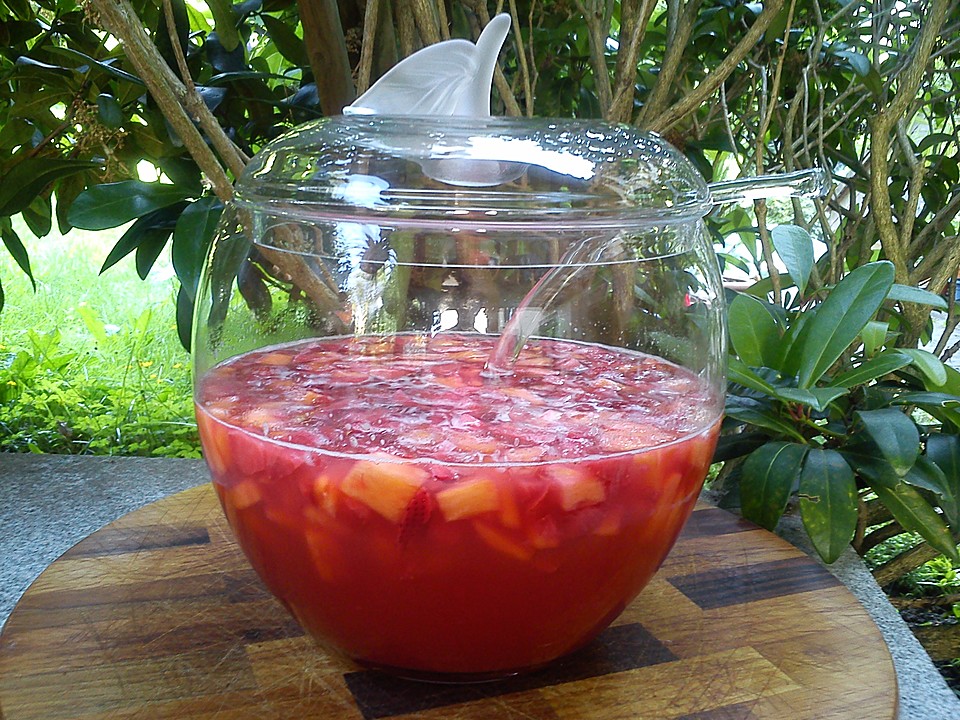 Erdbeer-Ananas-Bowle von lessatheg | Chefkoch.de