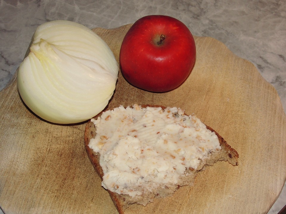 Veganes Zwiebel-Apfel-Schmalz von Connyluna | Chefkoch.de
