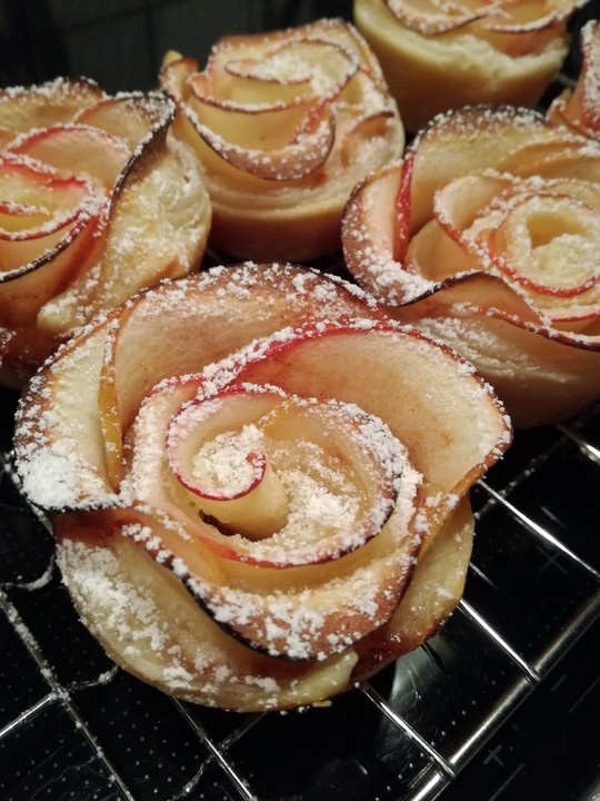 Apfel-Rosen-Muffins von Blümchen-77 | Chefkoch.de
