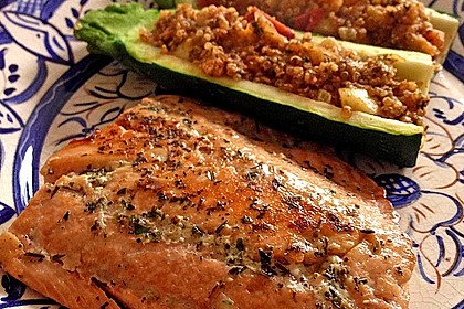 Lachs mit gefüllten Zucchini