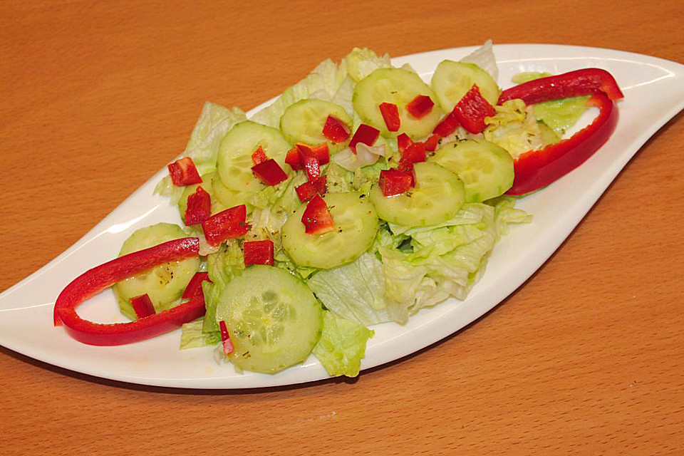 GurkenPaprikaEisbergsalat in HonigDressing von hulkholler Chefkoch.de
