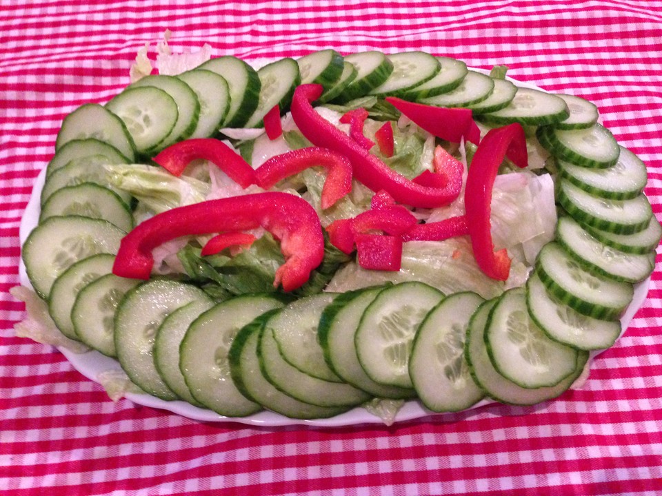 GurkenPaprikaEisbergsalat in HonigDressing von hulkholler Chefkoch.de
