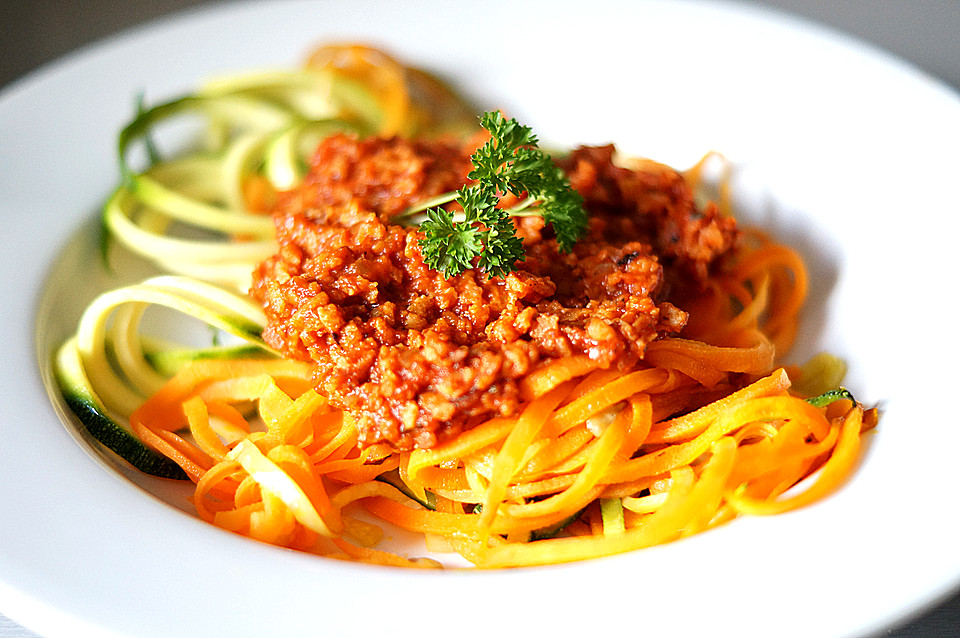 Möhrenspaghetti mit Soja-Bolognese von finolino | Chefkoch.de