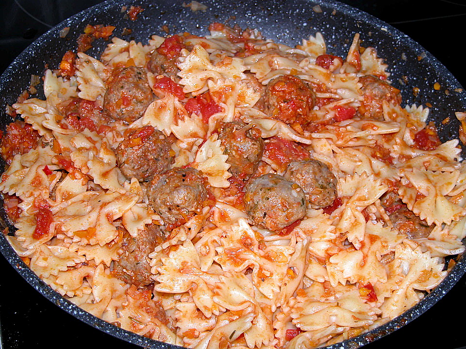 Nudeln mit Fleischbällchen in Tomatensauce von nogikon | Chefkoch.de