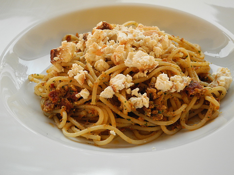 Vollkorn-Spirelli mit Pesto Rosso und überbackener Ricotta von caralb ...