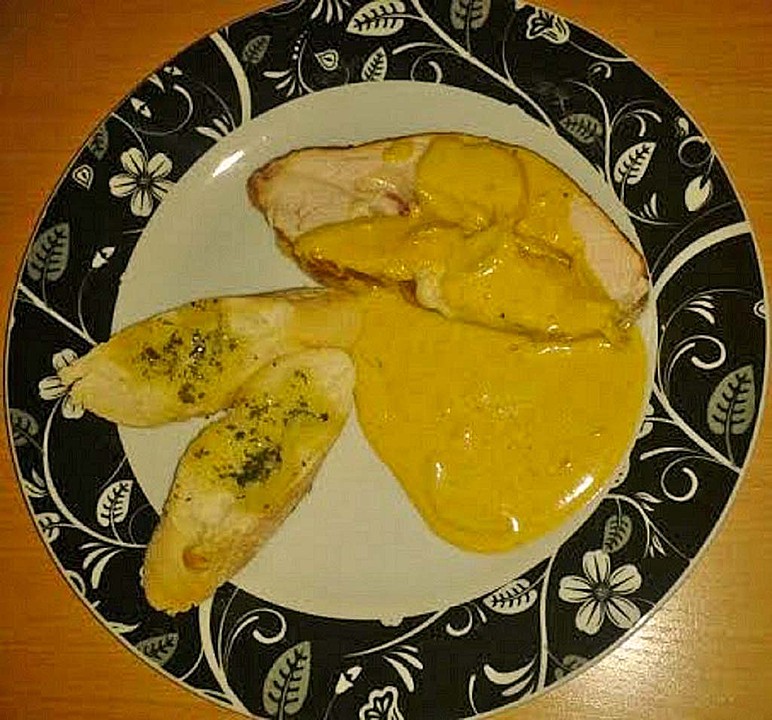 Gefülltes Putenbrustfilet in einer fruchtigen Curry-Sahne-Soße à la ...