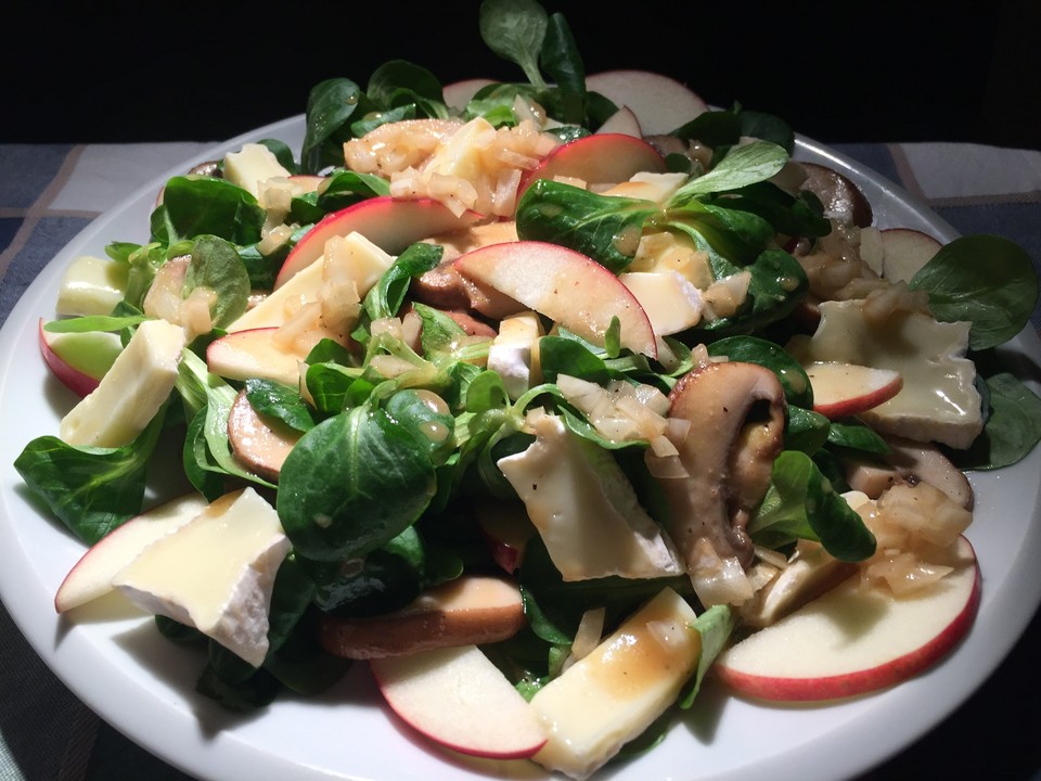 Feldsalat mit Champignons und Camembert von jodka_sour | Chefkoch.de
