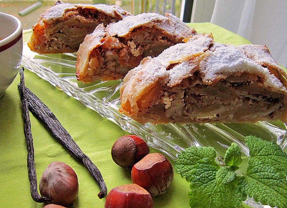 Apfel-Nuss-Strudel von trekneb | Chefkoch.de