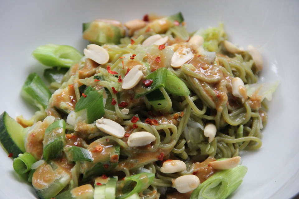 Sobanudeln mit Limette-Erdnussdressing von comic14 | Chefkoch.de
