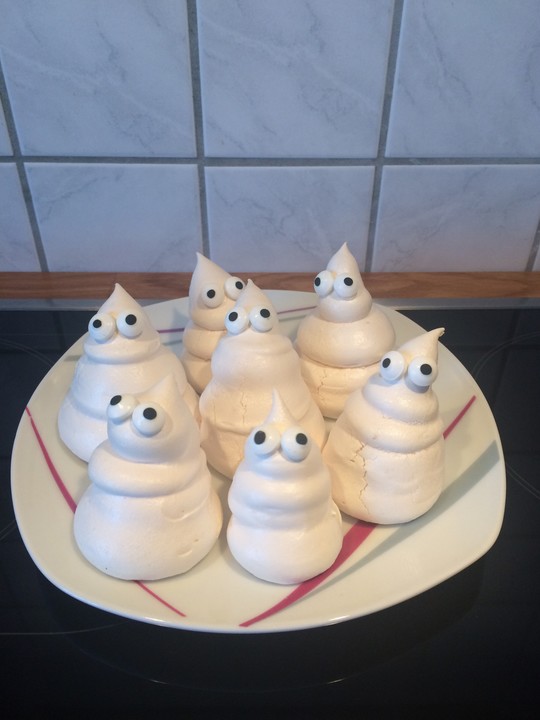 Kleine Meringue-Gespenster von kiababy | Chefkoch.de