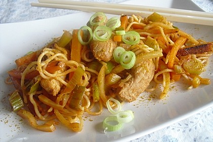 Gebratene Mie-Nudeln mit Hähnchen 2