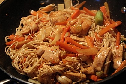 Gebratene Mie-Nudeln mit Hähnchen 3