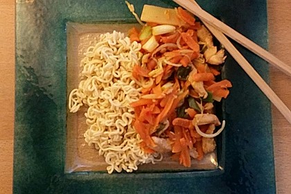 Gebratene Mie-Nudeln mit Hähnchen 5