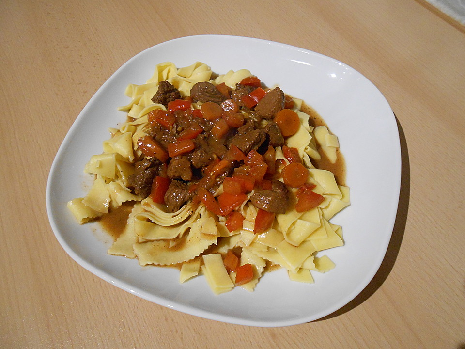 Tomaten-Gulasch mit Möhren und Paprika von fleißgesbienchen | Chefkoch.de