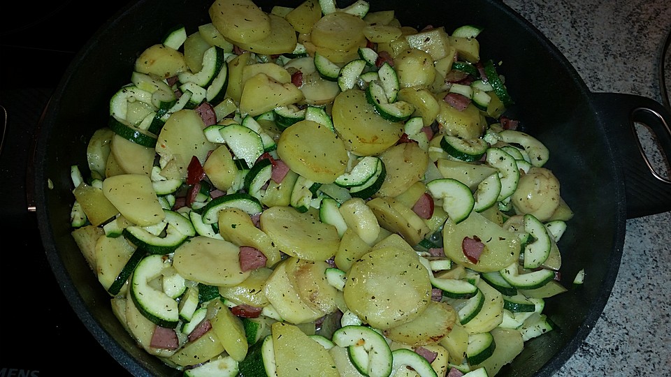 Kartoffel-Zucchini Pfanne von SimiDeluxe | Chefkoch.de