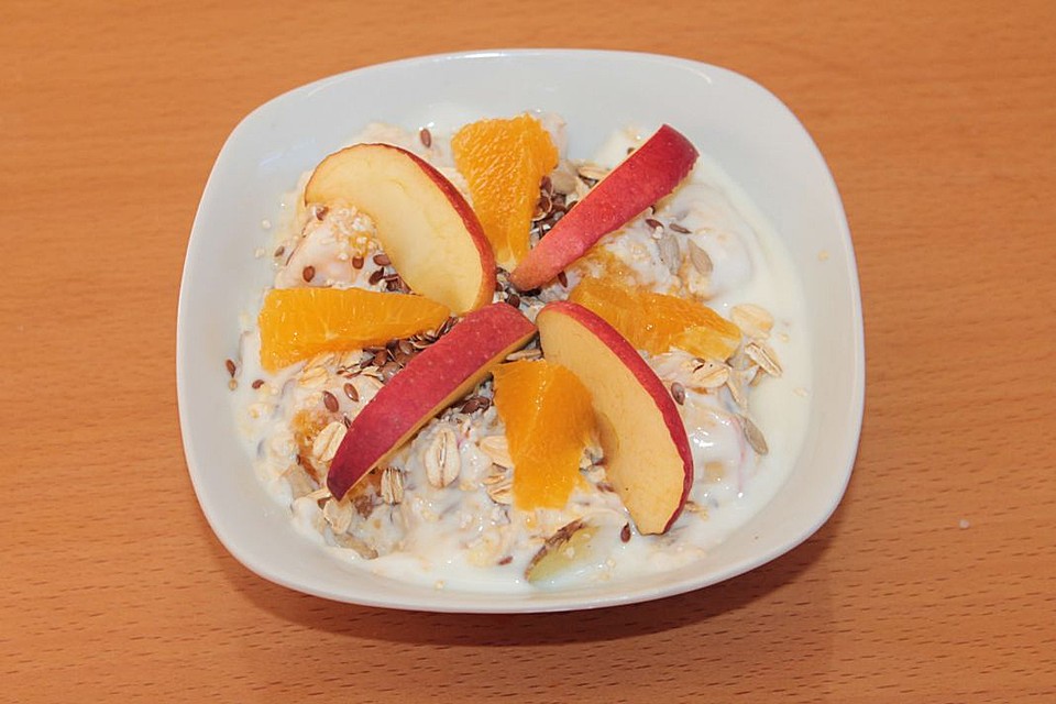 Winterliches Müsli mit frischem Obst und gesunden Körnern von patty89 ...