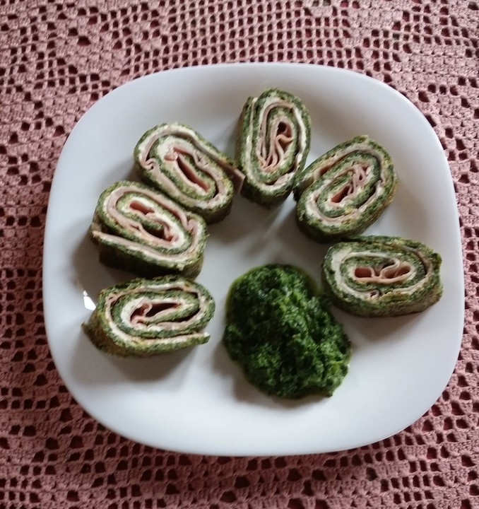 Low-Carb Spinatrolle mit Frischkäse und Kochschinken von pandahime ...