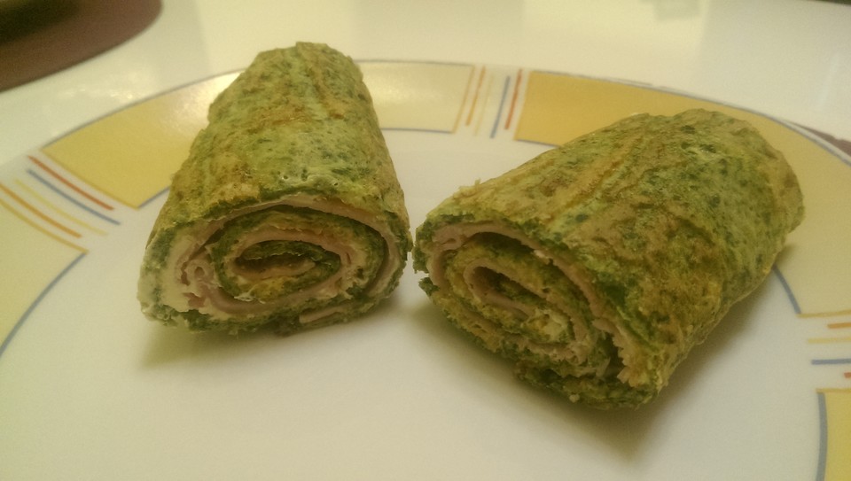 Low-Carb Spinatrolle mit Frischkäse und Kochschinken von pandahime ...