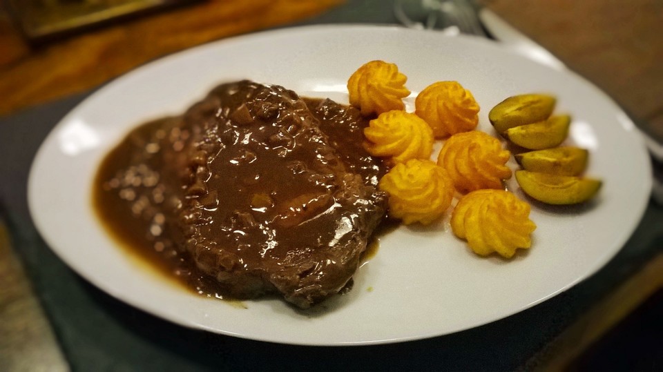 Steak mit Rotwein-Pflaumen-Sauce von M-a-r-i-e | Chefkoch.de