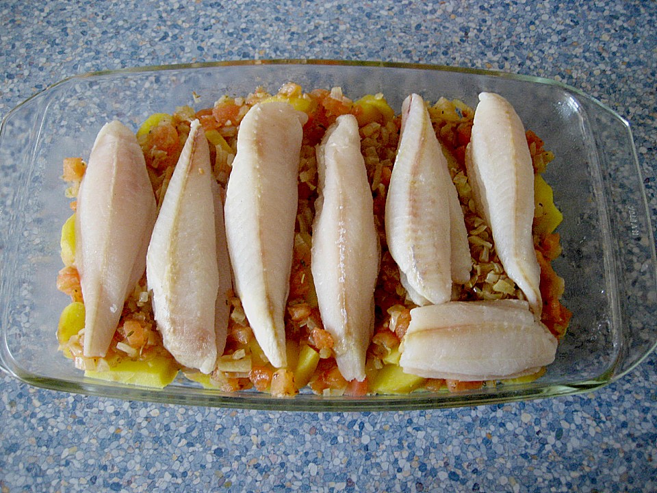 Kabeljau mit Kartoffeln, Zwiebeln und Tomaten von quargl | Chefkoch.de
