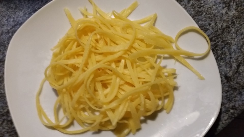 Selbstgemachte Nudeln aus Mozzarella und Eigelb von Christina-87 ...