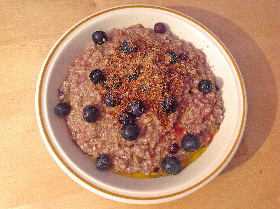Amarant-Hirse-Frühstück mit Beeren