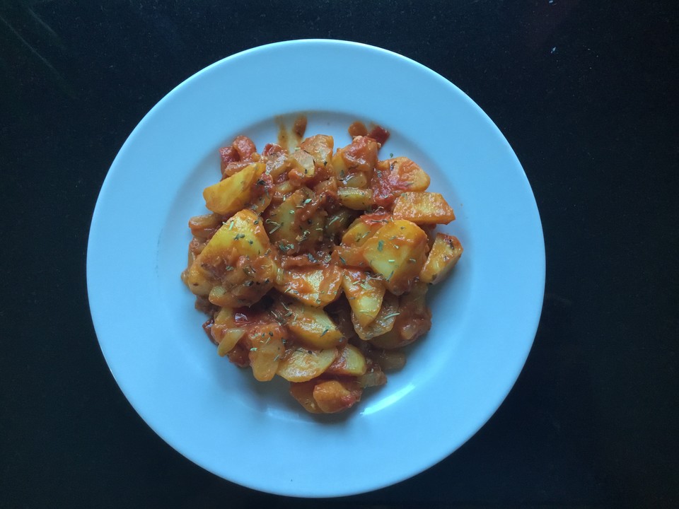 Scharfe Kartoffeln mit Gurke in Tomaten-Senf-Soße von Nanczi | Chefkoch.de