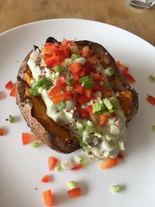 Gebackene Süßkartoffeln mit Avocado-Paprika-Creme von cschoenbrodt ...