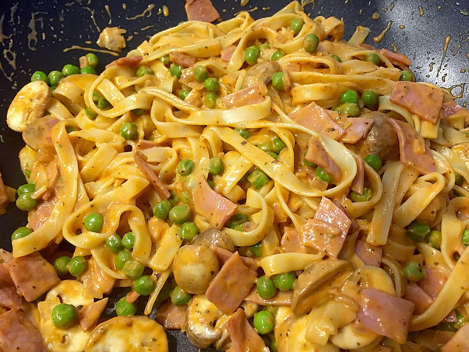 Rigatoni in Tomaten-Sahne-Sauce von Haribö91 | Chefkoch.de